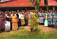 L’ AFRABU sensibilise la société civile et les acteurs politiques à l’observation électorale La photo de famille après la première session de sensibilisation organisée par l'AFRABU
