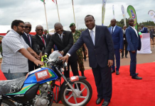 Burundi: l’OBR adopte des nouvelles stratégies dans la mobilisation des recettes fiscales prix decerné par l'OBR au contribuable lors de la célébration de son 10è anniversaire à Gitega en 2019