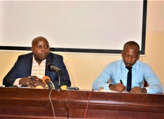 Burundi : OBR lance la campagne de collecte des impôts locatifs exercice 2019 Frédéric Manirambona et le conseiller principal du maire de Bujumbura